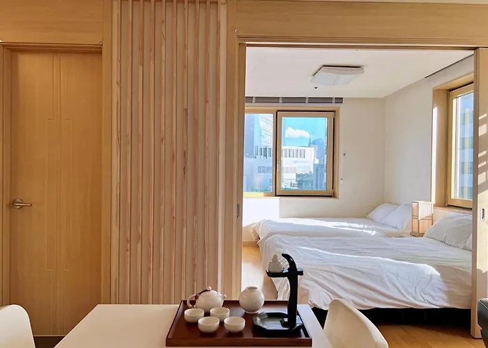 Warm 2Br Stay 1 Min From Subway