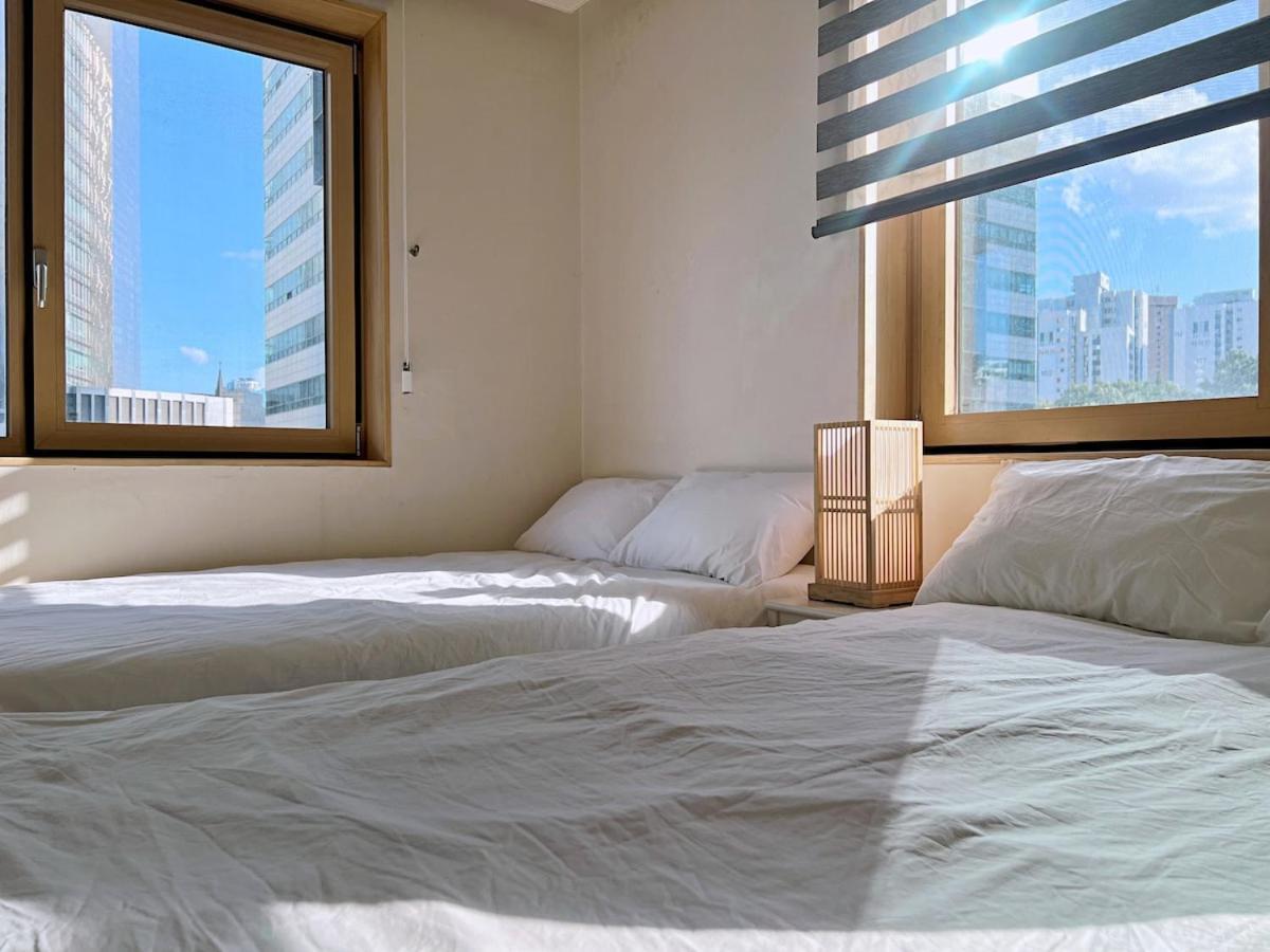 Warm 2br 1 Min From Subway