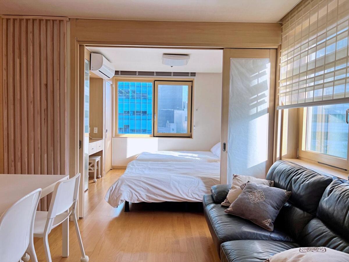 Apartment Warm 2br 1 Min From Subway *