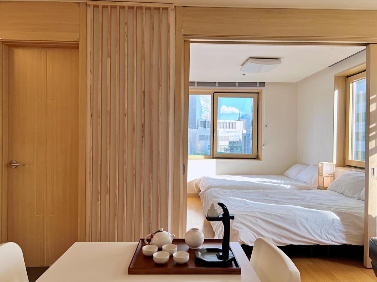 Warm 2br 1 Min From Subway Appartement *